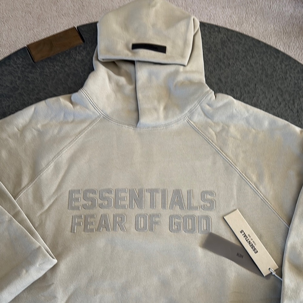 Essentials Fear of God Hoodie in Smoke  size XL